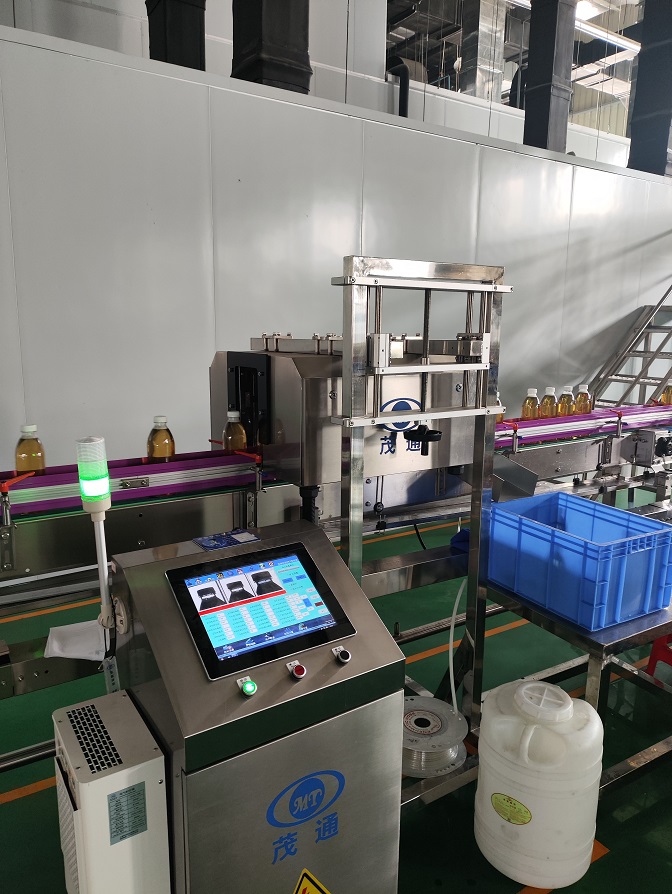 Устройство для проверки крышки и уровня жидкости