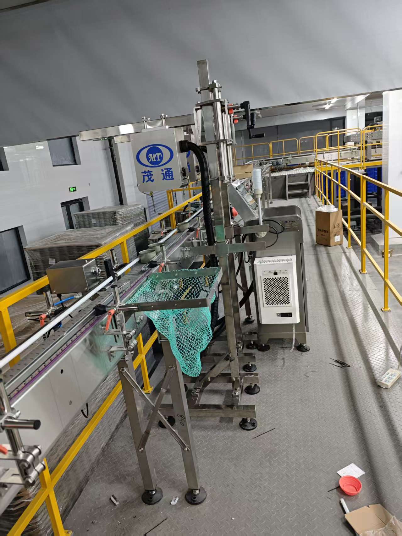 Inspeção de latas vazias