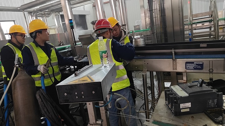 Устройство для проверки крышки и уровня жидкости